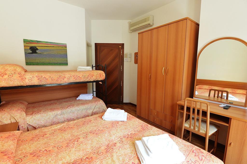 Hotel Bamar Pinarella Exterior foto