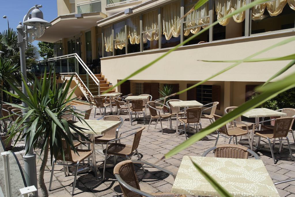 Hotel Bamar Pinarella Exterior foto